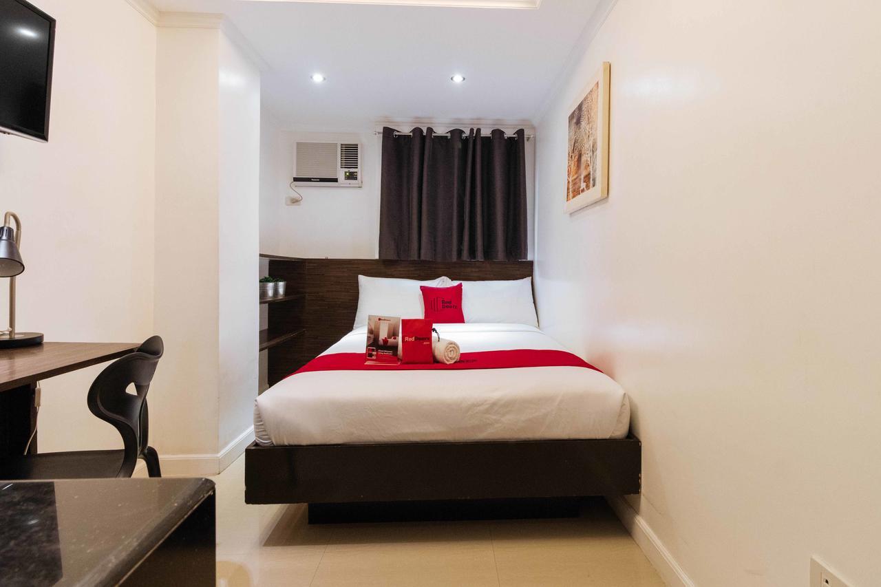 Reddoorz Plus @ Poblacion Makati Makati City Esterno foto
