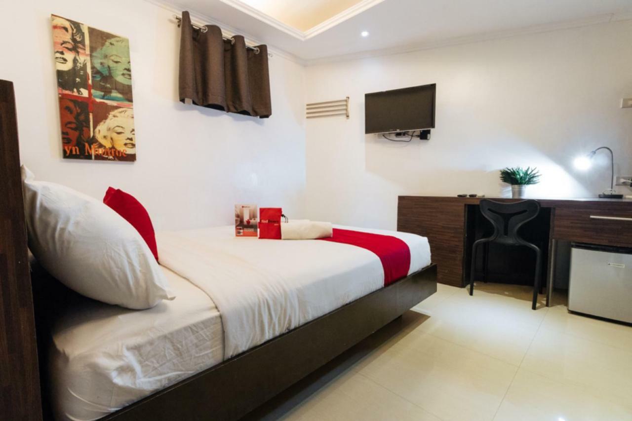 Reddoorz Plus @ Poblacion Makati Makati City Esterno foto