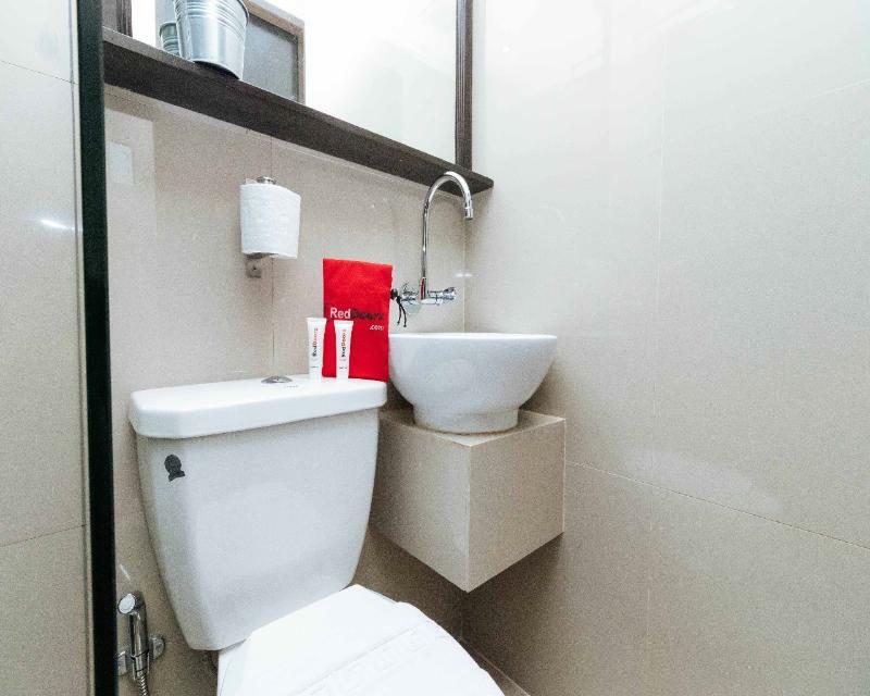 Reddoorz Plus @ Poblacion Makati Makati City Esterno foto