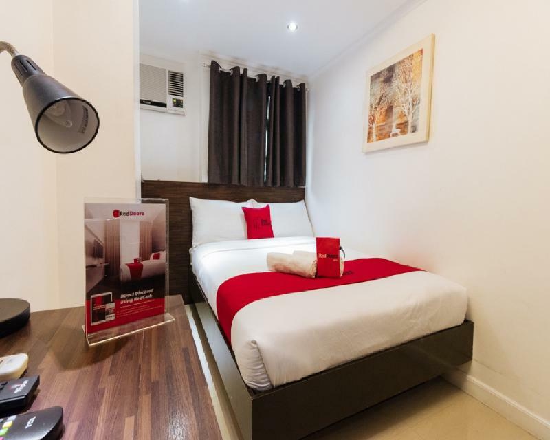Reddoorz Plus @ Poblacion Makati Makati City Esterno foto