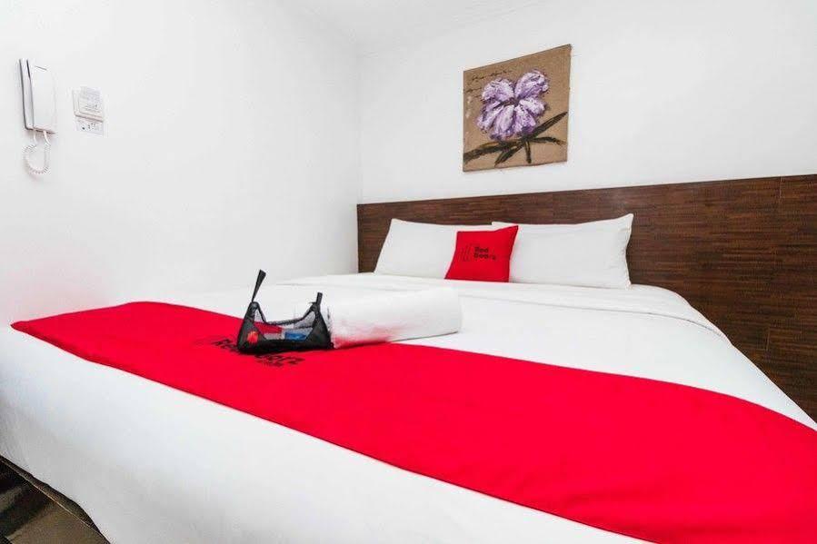 Reddoorz Plus @ Poblacion Makati Makati City Esterno foto